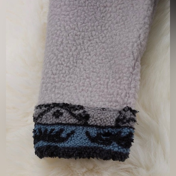 NWT Kids Black and Gray Geometric Sherpa Shacket - Picture 3 of 3